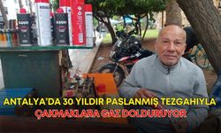 Antalya’da 30 yıldır paslanmış tezgahıyla çakmaklara gaz dolduruyor!