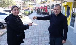 Güvenlik görevlisi, yolda bulduğu künyenin sahibine ilanla ulaştı