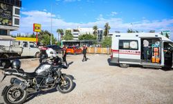 Antalya’da otoparkta denk geldiği husumetlisini bacağından vurdu