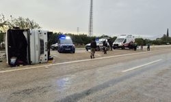 Adana’da korkunç kaza! İşçileri taşıyan minibüs devrildi