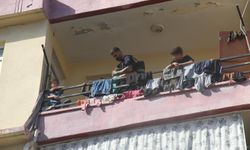 Yangın sırasında apartmanda mahsur kalan çocuklara itfaiye yetişti