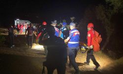 Alanya'da mağarada mahsur kalan 2 çocuk kurtarıldı
