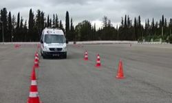 Antalya’da yeni ambulans sürücülerine güvenli sürüş eğitimi