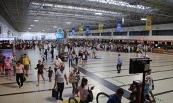 Antalya–Ankara arası azalan uçak seferleri TBMM gündeminde