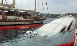 Bodrum’da 30 metrelik lüks yat su alınca battı