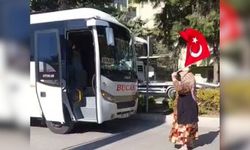 Burdur'da 75 yaşındaki Şerife teyze, Türk bayrağıyla İsrail'i protesto etti