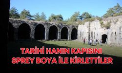 Antalya’da vandallar sınır tanımıyor! Tarihi hanın kapısını sprey boya ile kirlettiler