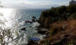 Bambus Plajı kayalıklarında mahsur kaldı, zodyak botla kurtarıldı