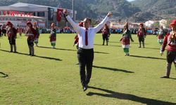 Muğla'da kaymakamdan zeybek gösterisi!