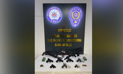 Kepez'de eş zamanlı baskın! Çok sayıda silah ele geçirildi