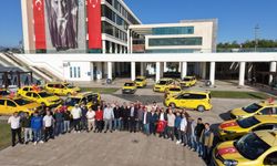 Konyaaltı'nda taksicilerden Cumhuriyet komvoyu