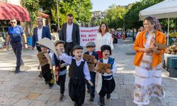 Antik Side sokaklarında miniklerin Cumhuriyet sevinci