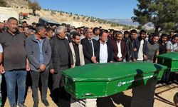 Mersin'de kazada ölen 3 inşaat işçisi toprağa verildi