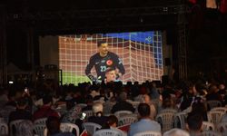 DokumaPark'ta milli maç coşkusu dev ekrana yansıdı
