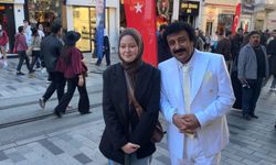 Antalyalı Müslüm Gürses'e Taksim sokaklarında yoğun ilgi