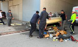 Konya’da üst geçitten otomobil düştü