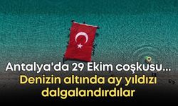 Antalya'da 29 Ekim coşkusu... Denizin altında ay yıldızı dalgalandırdılar