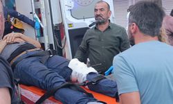 Antalya’da görünmez kaza! Trabzon hurması toplarken bacağına demir korkuluk saplandı