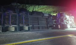 Mersin'de devrilen TIR'ın altında can verdi