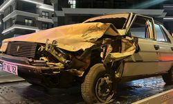 Alanya’da otomobiller kafa kafaya çarpıştı