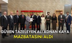 İYİ Parti Antalya’da güven tazeleyen Ali Adnan Kaya mazbatasını aldı