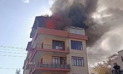 Manavgat'ta yangın: Anne ve 3 çocuğu kapı kırılarak kurtarıldı