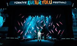 Antalya Bengü’nün şarkıları ile sallandı