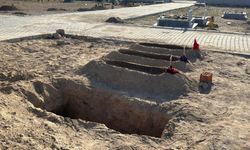 İstanbul'da gıda zehirlenmesi bir aileyi yok etti! Mezarları yan yana...