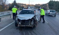 Burdur'da TIR ile otomobil çarpıştı