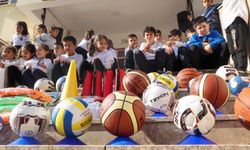 Antalya Büyükşehir, 19 ilçede öğrencilere destek oluyor