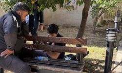 Antalya camii avlusunda sıkışan bacağa itfaiye desteği!