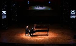 Ünlü piyanist Gökhan Aybulus, Antalya’yı nağmeleri ile büyüledi