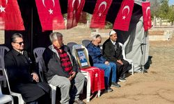 Bakan Uraloğlu, şehit pilot Cüneyt Kandemir'in kabrini ziyaret etti