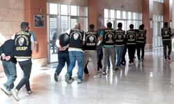 Antalya’da patlayıcılarla iş yerine silahlı saldırı düzenleyen şahıslar tutuklandı