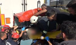 Antalya - Burdur karayolundaki kaza ekipleri seferber etti! Kamyonet ok gibi saplandı