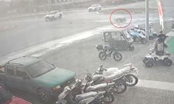 Kamyonetin çarptığı motosiklet sürücüsü 25 metre sürüklendi