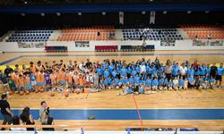 Kemer’de yaşayan gençler sporla buluşuyor