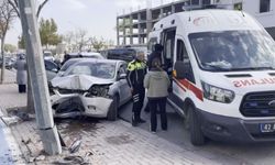Konya'da kaza yapan sürücü gözyaşları içinde babasını aradı