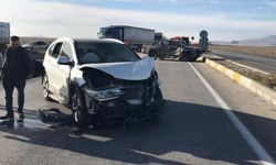 Konya'da faciadan dönüldü! SUV ile kamyonet çarpıştı, 3'ü çocuk 7 yaralı