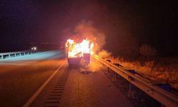 Konya'da seyir halindeki otomobil alev alev yandı