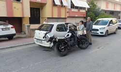 Manavgat'ta motosikletle otomobil çarpıştı