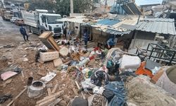 Mersin'de 'çöp ev' temizlendi: 10 kamyon atık çıkarıldı