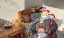 Mersin'de yürek burkan görüntü: Engelli kadın kulübede yaşıyor