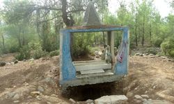 Muğla'da 300 yıllık türbeye defineci tahribatı