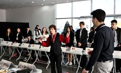 Muratpaşa’da gençler insan haklarını ve basın özgürlüğünü tartıştı