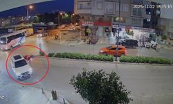 Otomobile çarpmamak için fren yapan motosiklet devrildi