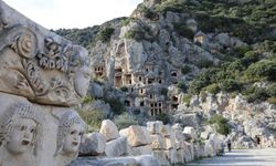 Rektör Özkan, Myra ve Andriake Antik Kentlerinde incelemelerde bulundu