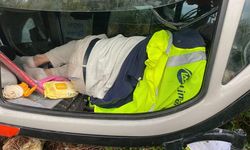 Manavgat'ta iş makinesi şarampole devrildi: Operatör yaralandı