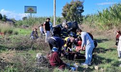 Serik'te otomobil şarampole yuvarlandı! Aynı aileden 3 kişi yaralandı