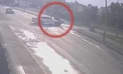 Serik'te otomobille çarpışan motosikletli ağır yaralandı